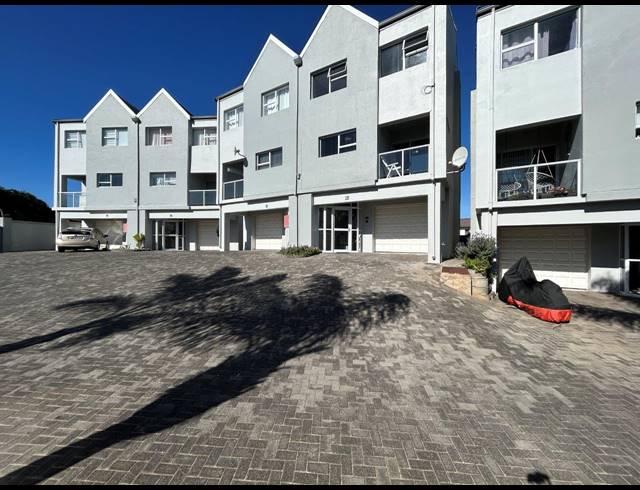3 BEDROOM APARTMENT FOR SALE IN ASTON BAY